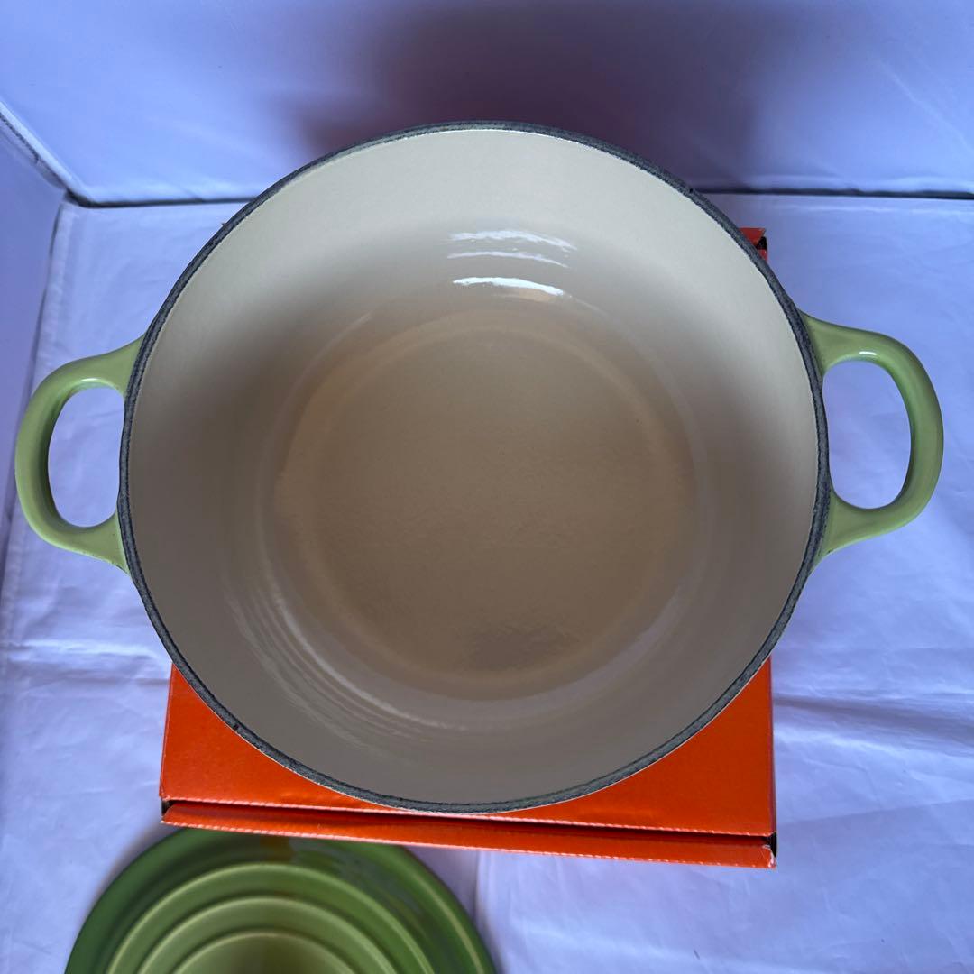 703　ル・クルーゼ 20㎝ 限定カラー PALM LE CREUSET