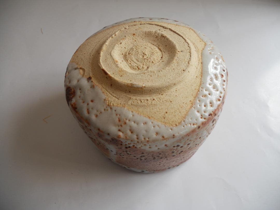 安藤日出武 志野茶碗 志野焼 茶碗 共箱 希少 抹茶茶碗 新品 未使用 です。