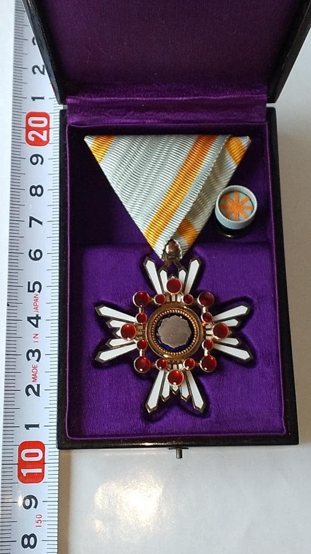 希少品 勲五等瑞宝章 勲章 ミリタリー ミリタリーグッズ 旧日本軍 美品 です。