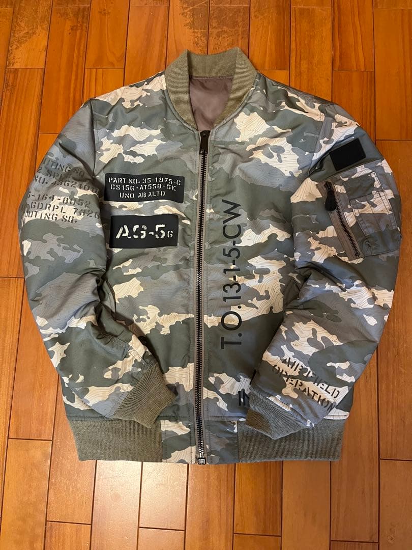 美品　AVIREX40周年　リバーシブル　MA−1 カモ　サイズM