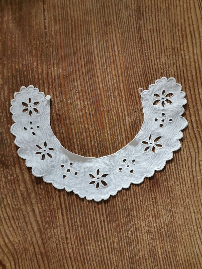 アンティークフランス オープンカットワーク アイレット刺繍 スカラップリム付け襟