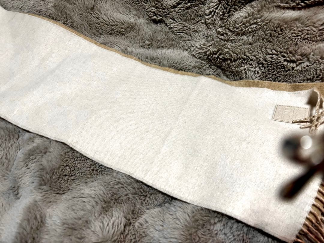 ロエベ　バイカラーマフラー　アイボリー、ベージュ