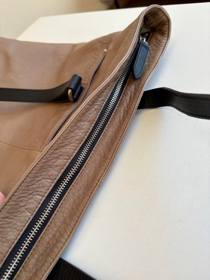 マーガレットハウエル レザートートバッグ A4 肩掛け未使用級