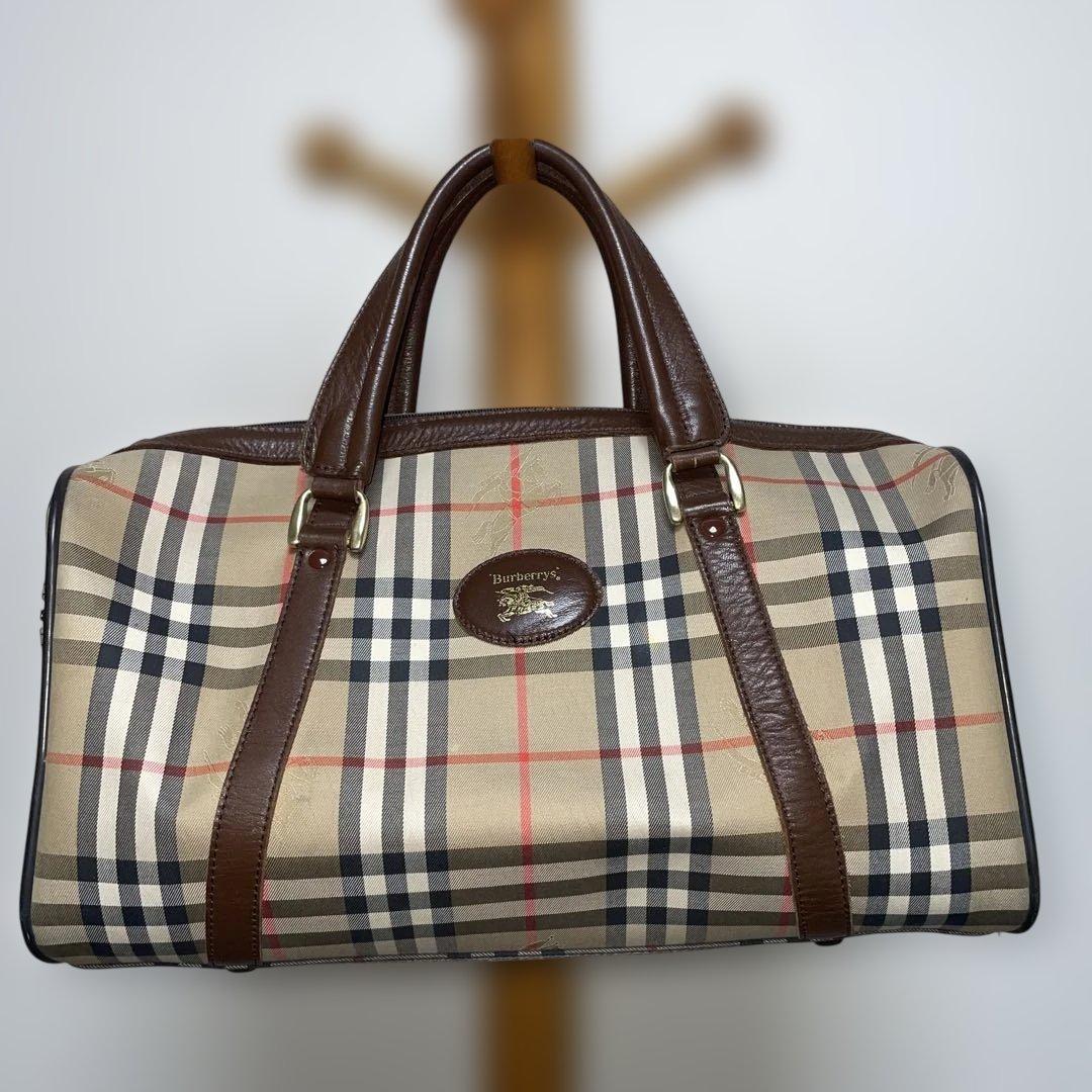 バーバリーのノバチェック柄のボストンバッグ