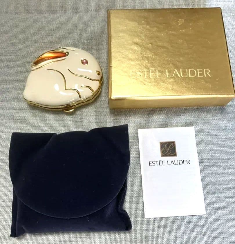 エスティーローダー　イヤー オブ ザ コンパクト ラビット