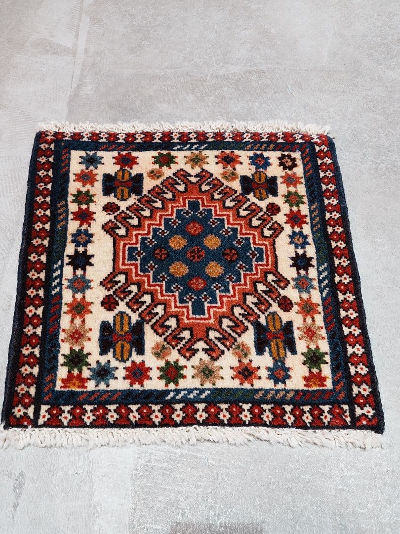 ペルシャ絨毯　ヤラメ絨毯　座布団　手織り　イラン　座布団ヤラメ(2)