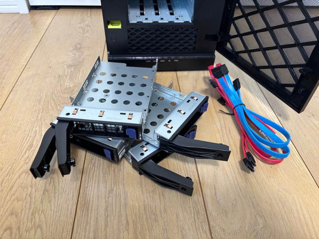 PCケース　Mini-ITX　HDD4ベイ　NAS向き　マザボ、電源付