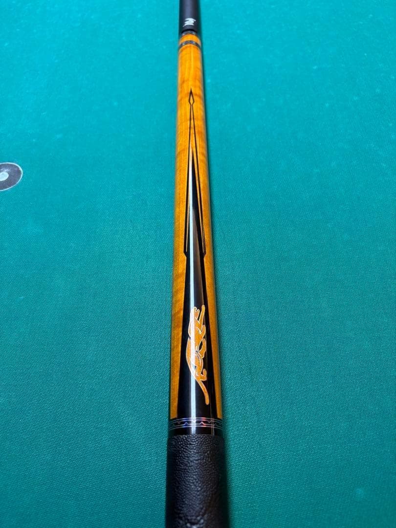 【ユニロック対応】1/2分割 ビリヤードキュー オレンジ×黒 炭素繊維シャフト