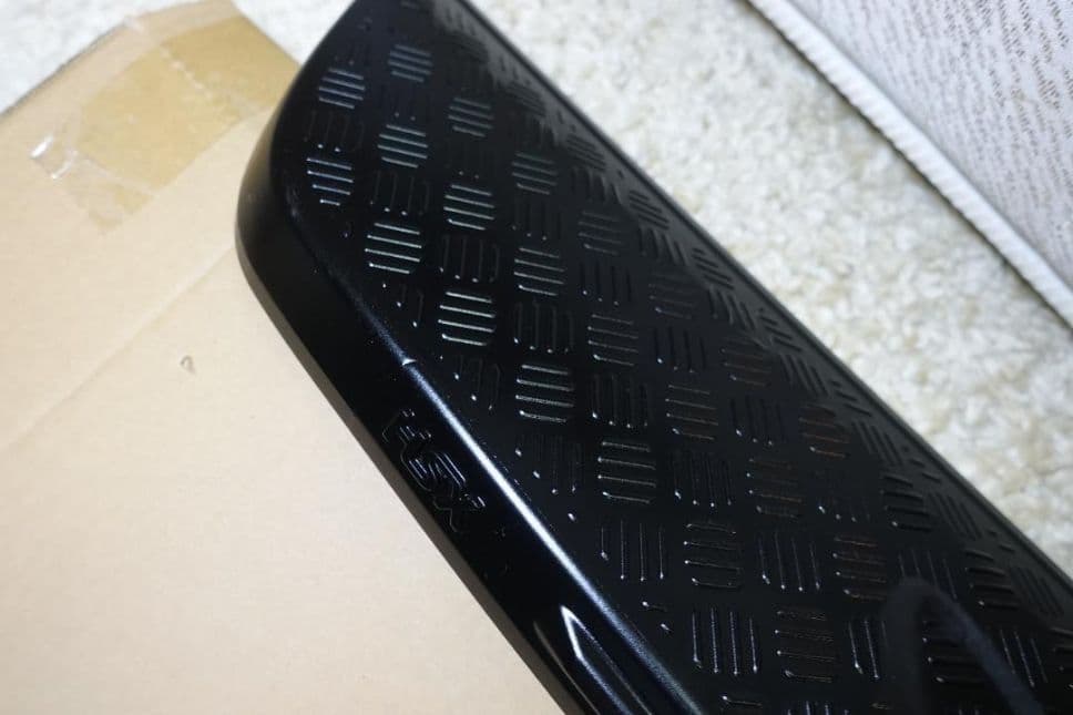 ディフェンダー ～2025 リアバンパーカバー傷防止 サテンブラック