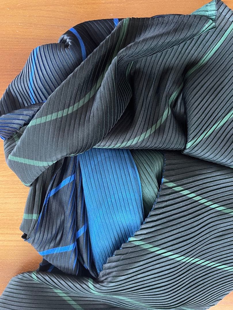 週末お値下げ　PLEATS PLEASE サークルスカーフ