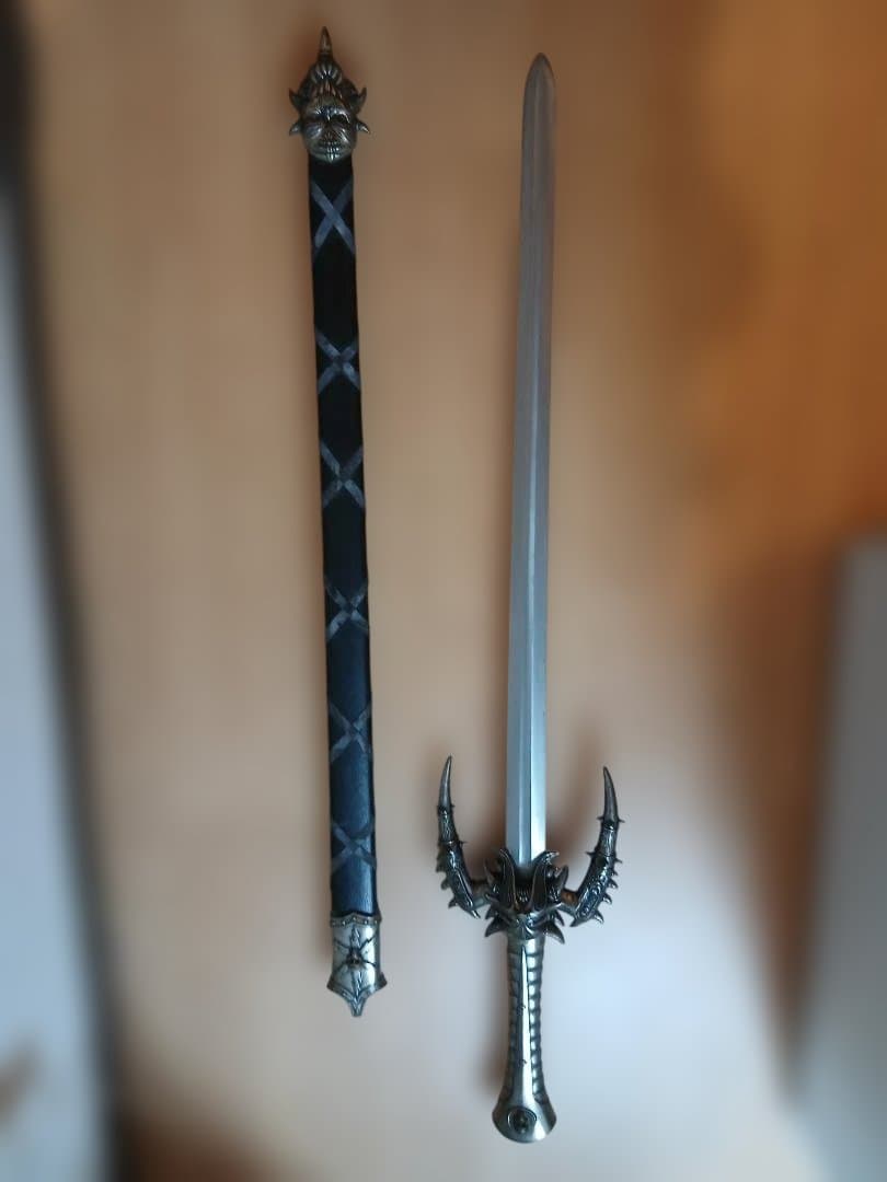 ファンタジー風ドラゴン剣