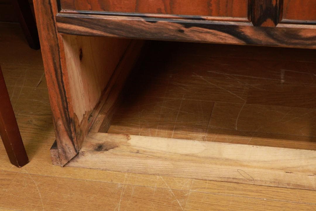 BE922 時代家具　黒柿貼　水屋箪笥　茶箪笥　欅扉　食器棚