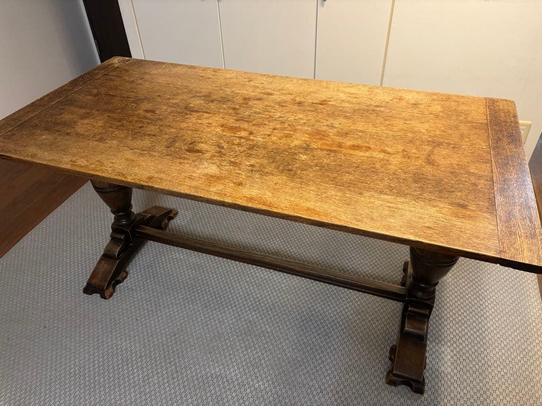 アンティーク調ダイニングテーブル