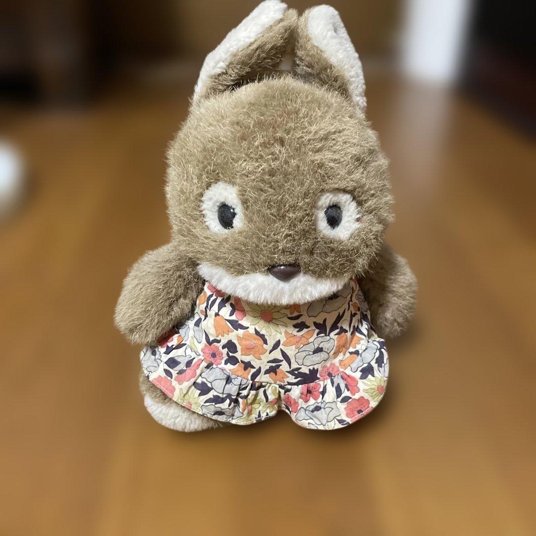 茶色の花柄ドレスのぬいぐるみ