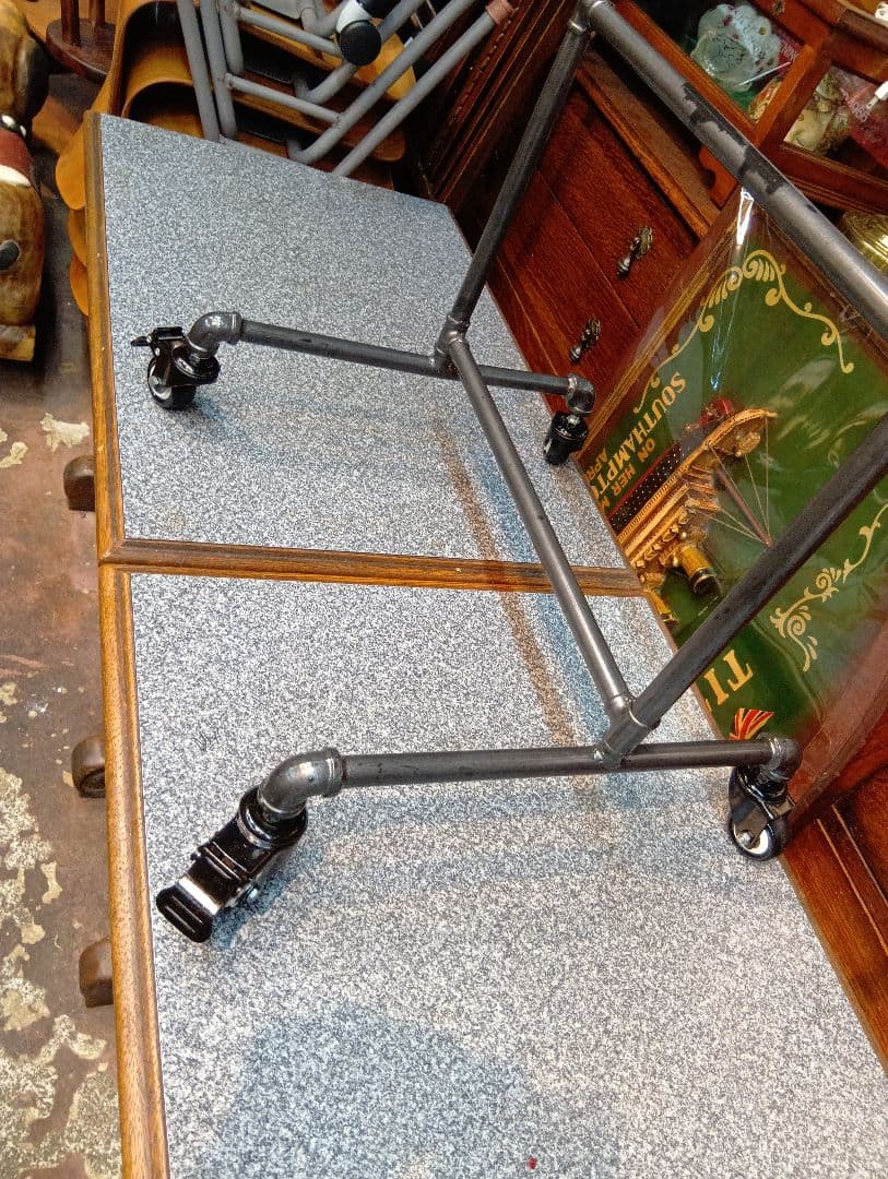 インダストリアル　ウェルド　アイアン　メタル　パイプ　キャスター　ハンガーラック