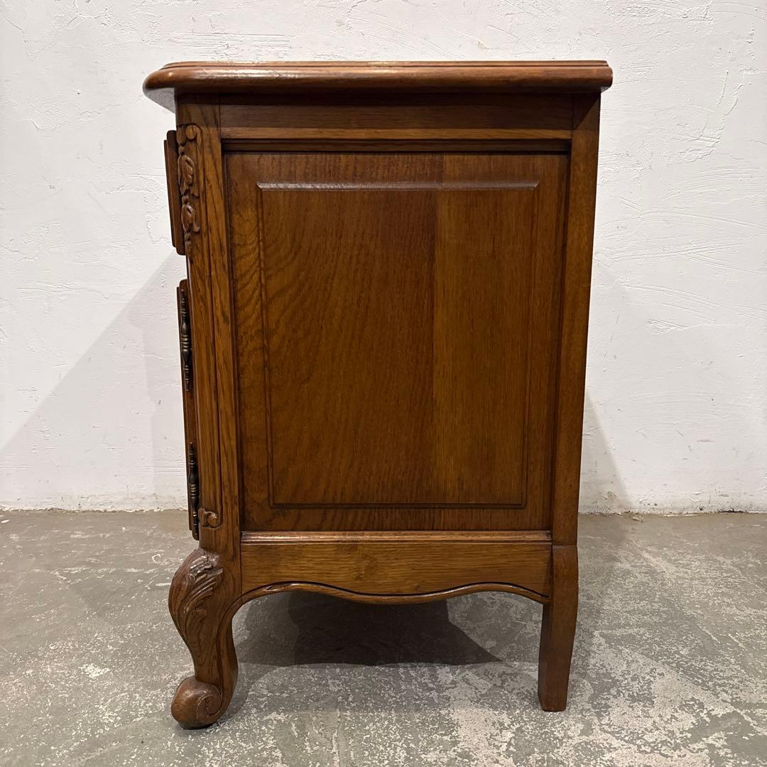 年末年始saleヴィンテージ　木製サイドテーブル　引き出し／扉収納付き　1