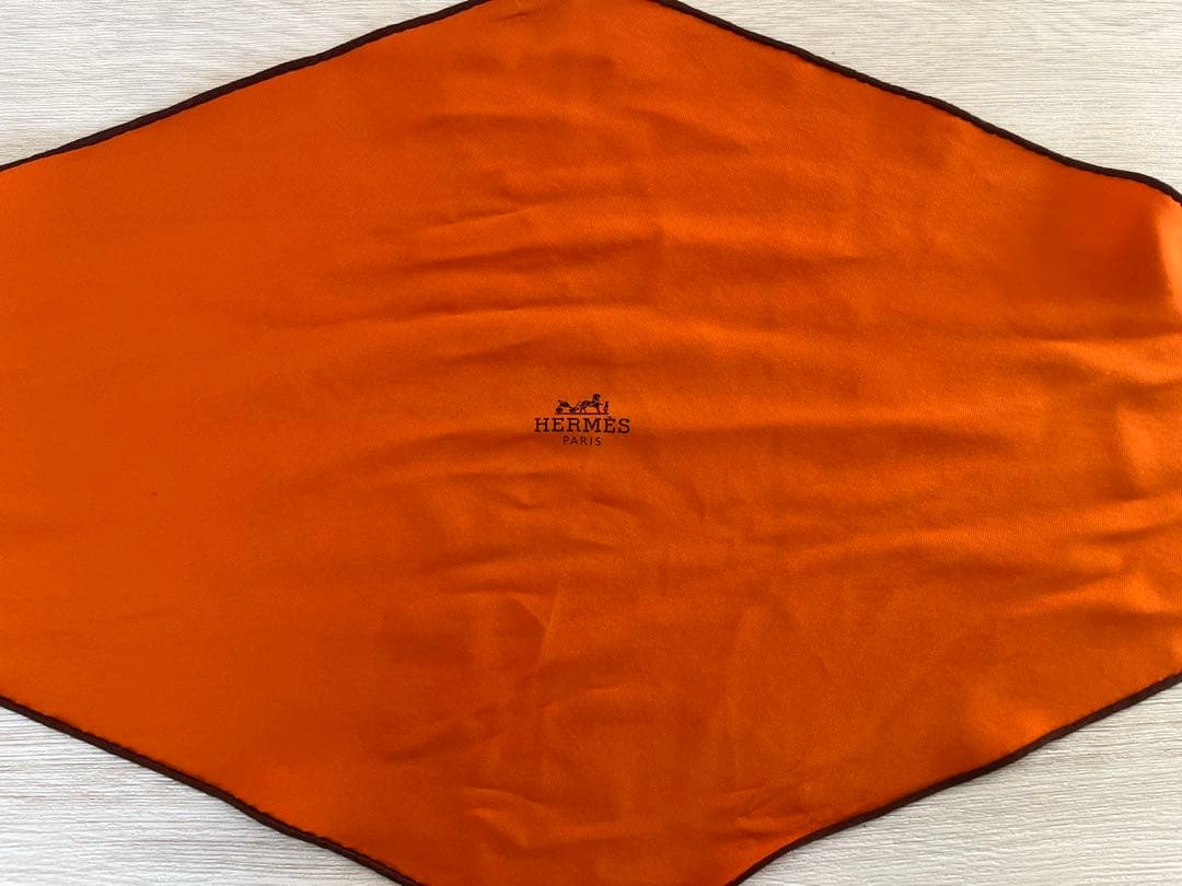 HERMES オレンジ シルク スカーフ ダイヤモンド型