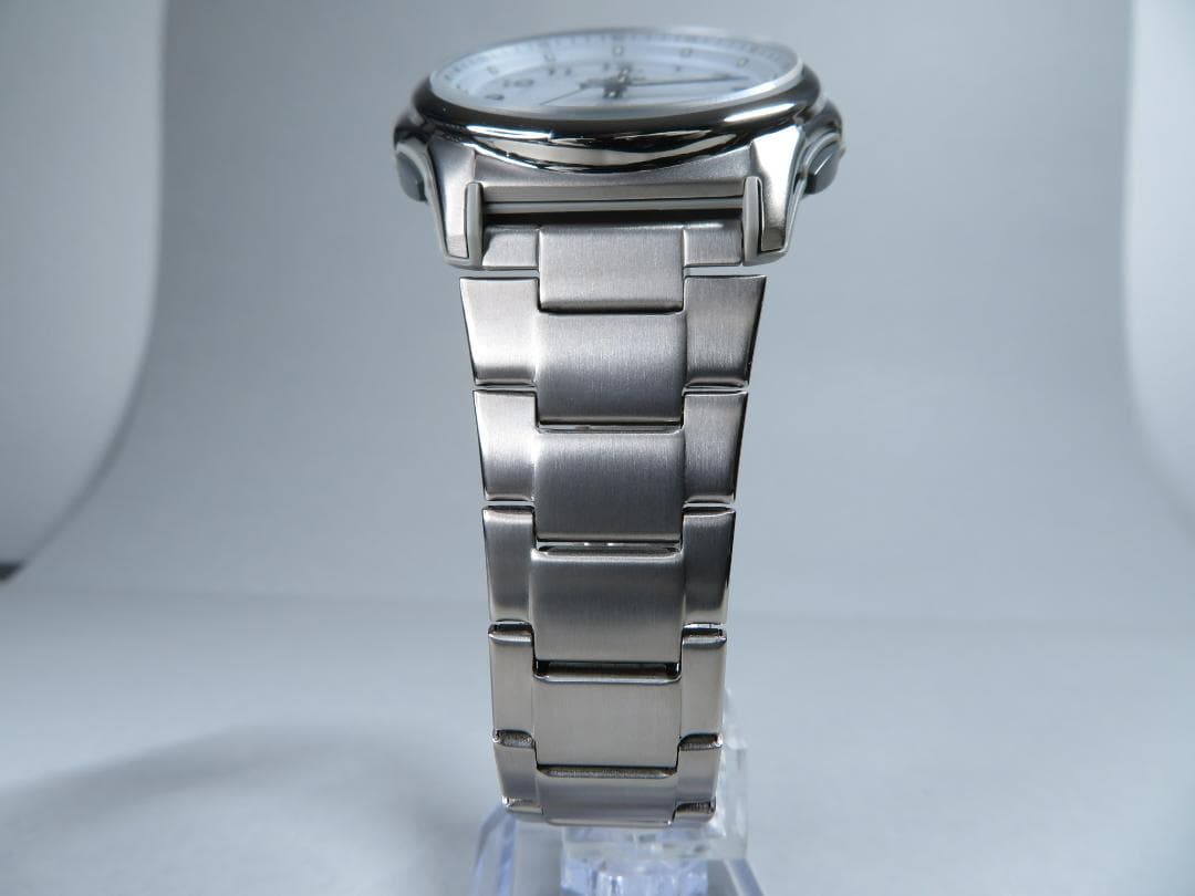 未使用 チタン カシオ ウェーブセプターソーラー電波 マルチバンド6 シルバー