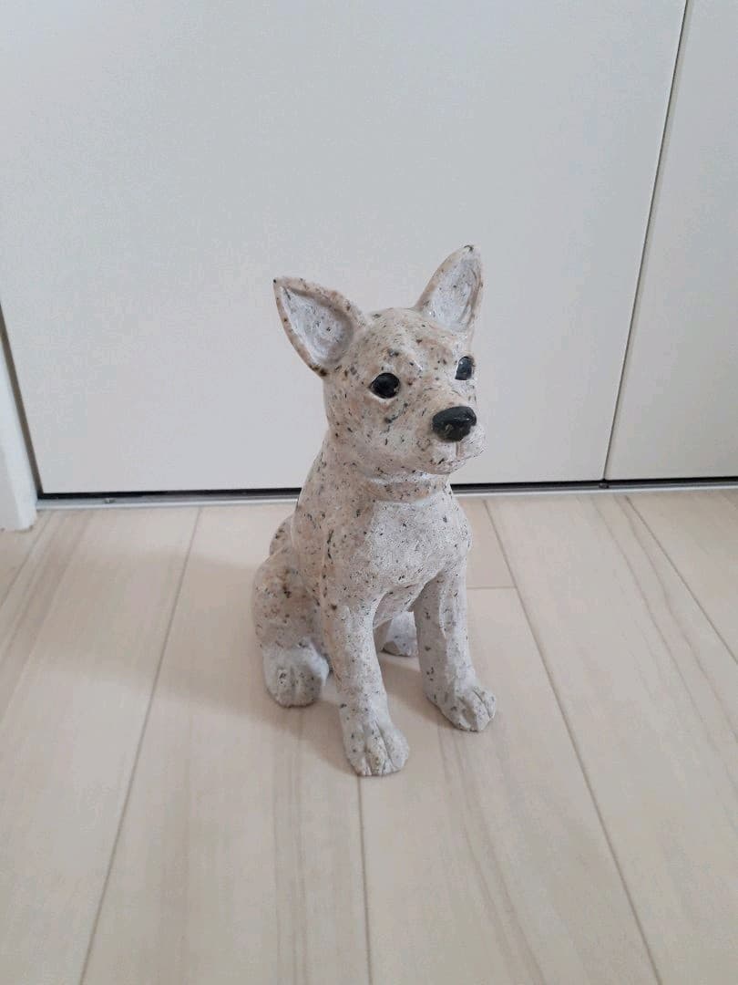 犬　チワワ？　石の置物