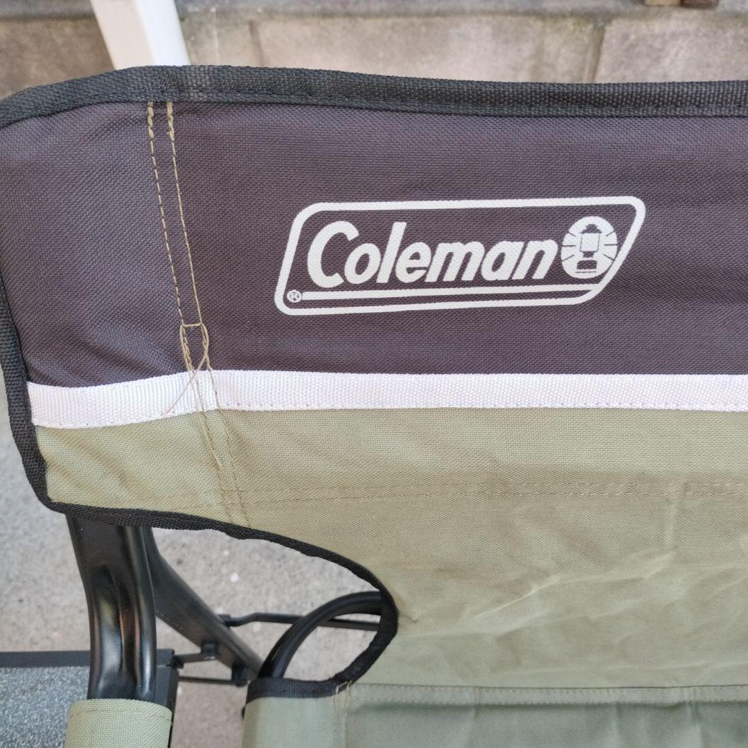 コールマンディレクターズチェア　2脚　薄いカーキ色