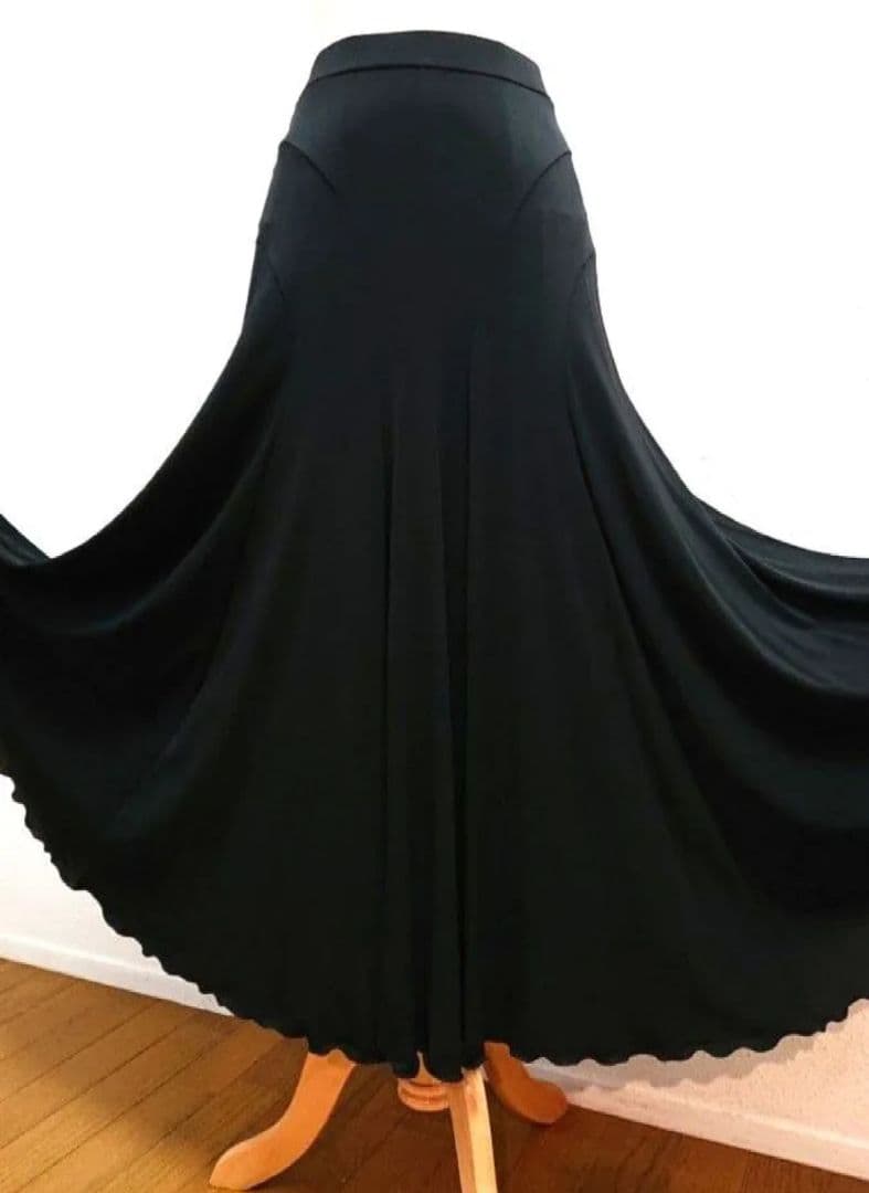 SALE☆チャコット　社交ダンス　スカート M 黒 スカート 定価45100円
