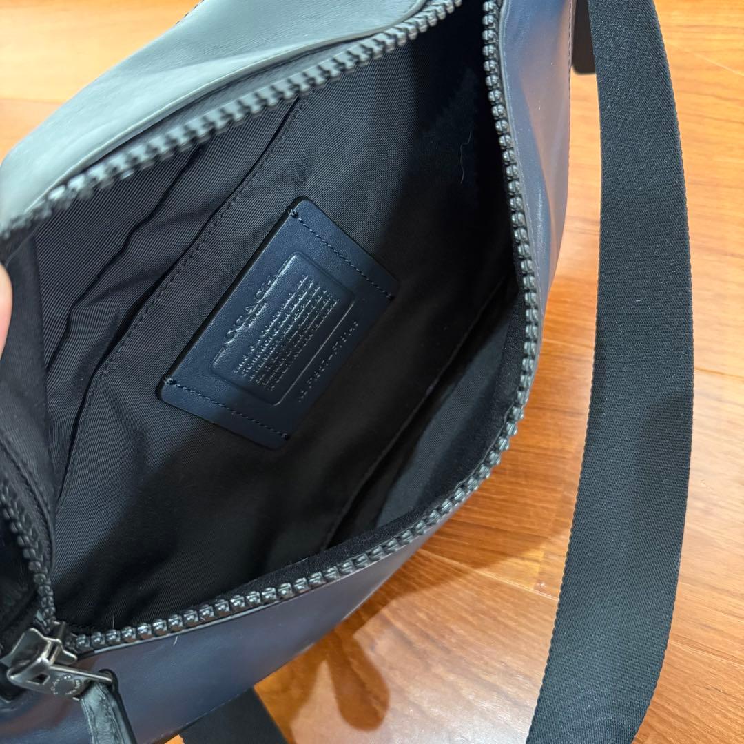 【コーチ】メンズウェストポーチ・ネイビー　※美品