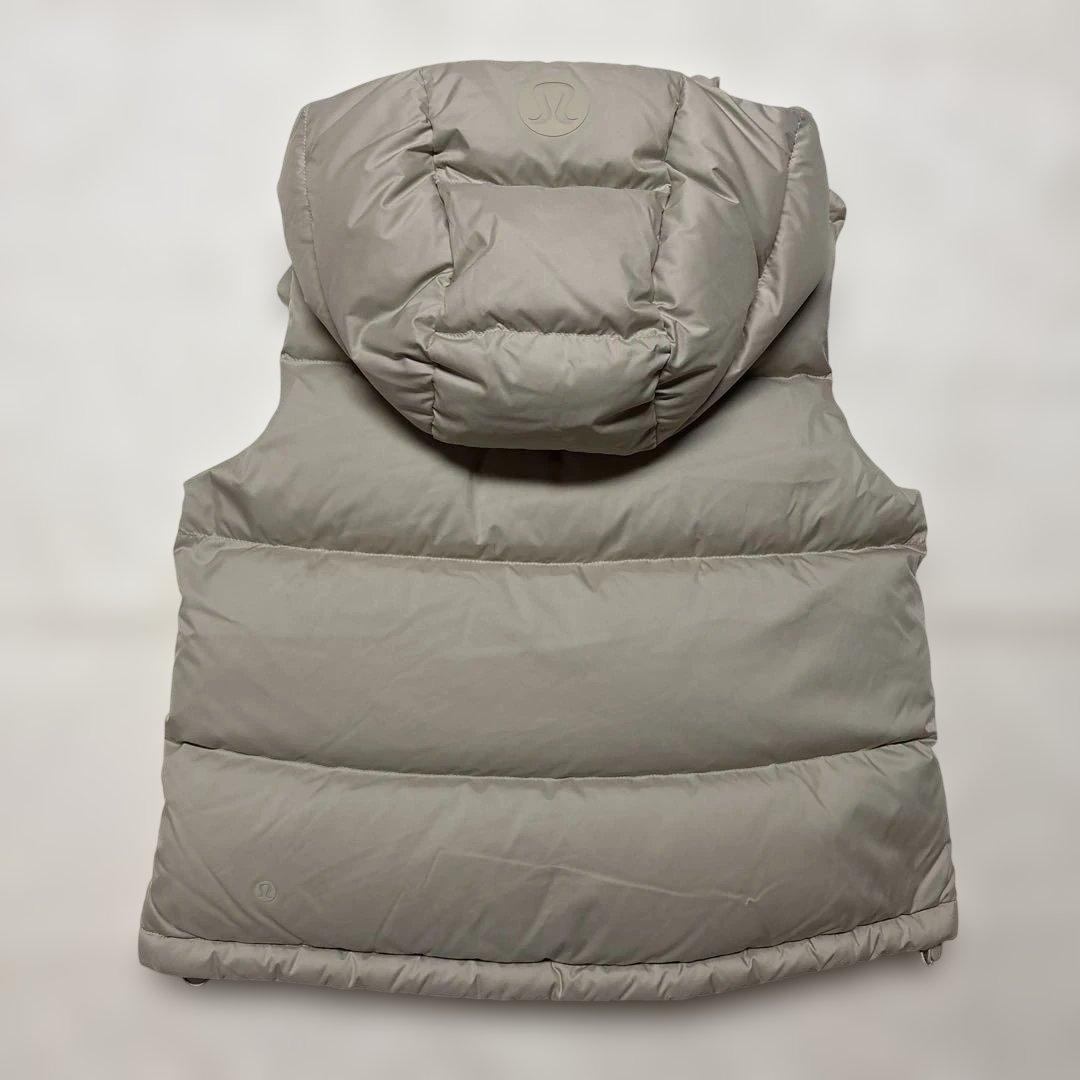 M＠12月限定セール中　美品　lululemon ダウンベスト　フード付き