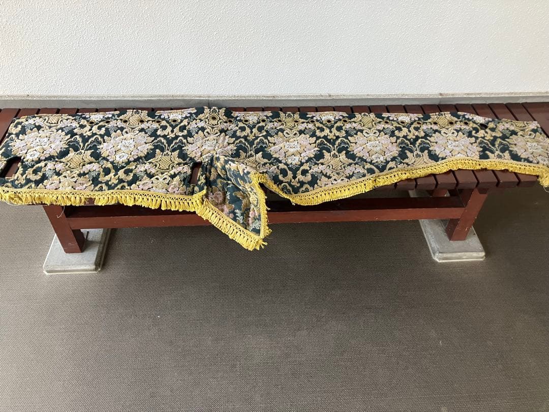 花柄刺繍装飾布 金色フリンジ付き　金華山花籠グリーン