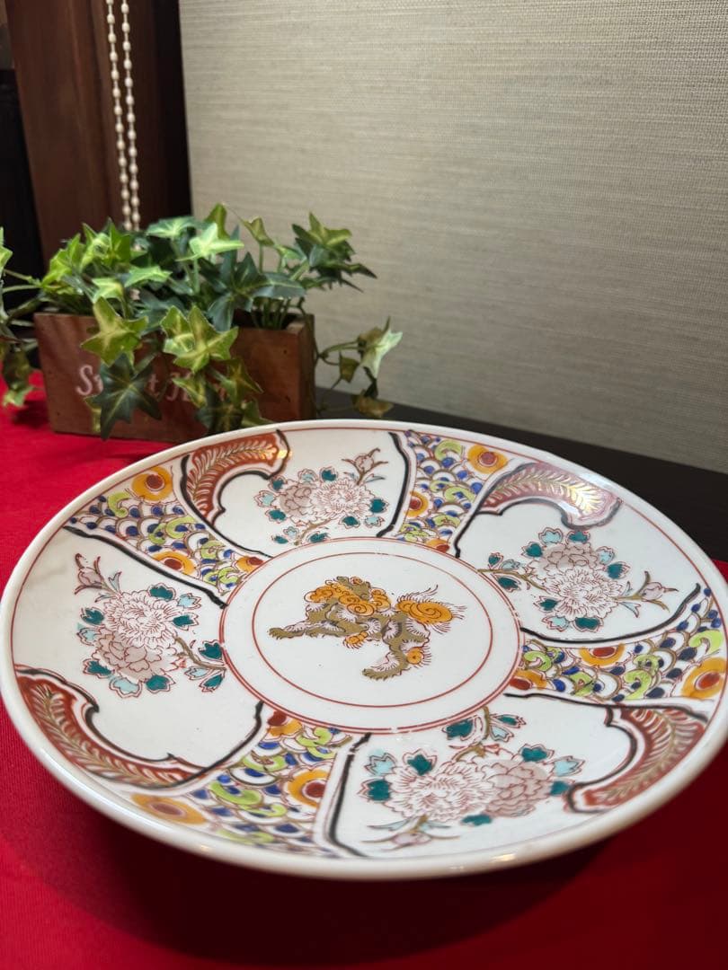 古伊万里　手描き花柄獅子デザイン平皿　中皿　金彩入り　４枚さセット　昭和レトロ