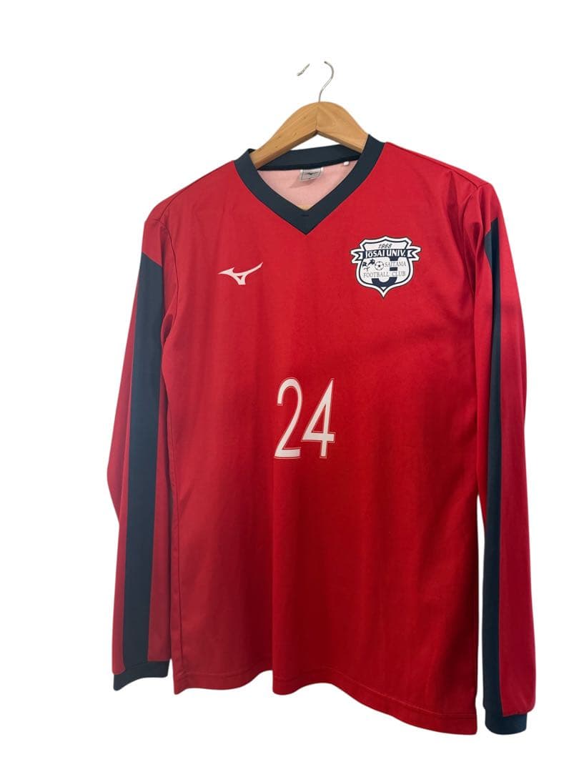 城西大学サッカー部　ユニフォーム赤24番