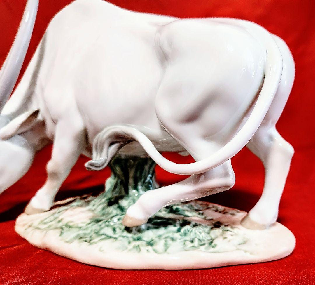 リヤドロ【美品　箱栞　木製台座付】フィギュリン十二生肖系列《牛丑》ゾディアック