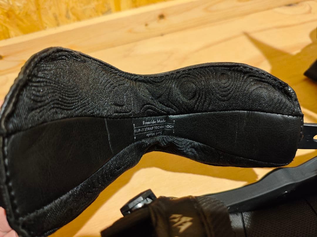 定価8.5万円JONES APOLLO Mスノーボードバインディングビンディング