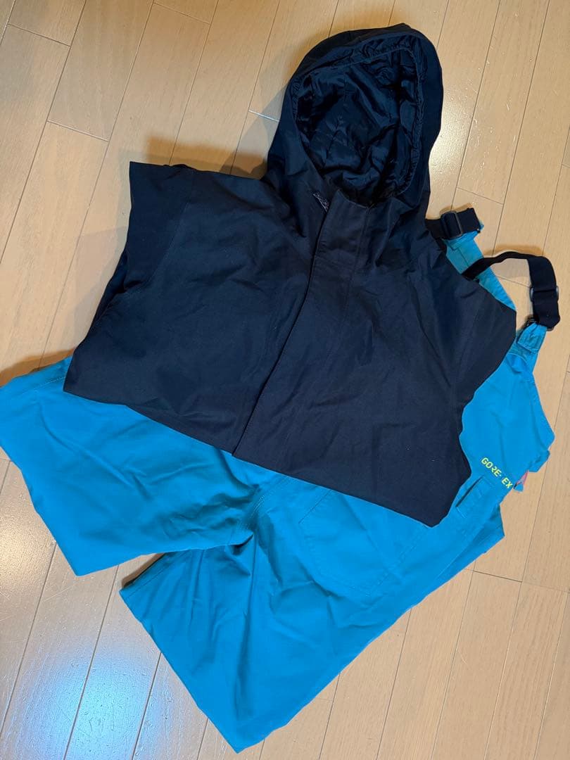 【最終値引き】バートン　ゴアテックス　子ども用スノーボードウェアセット