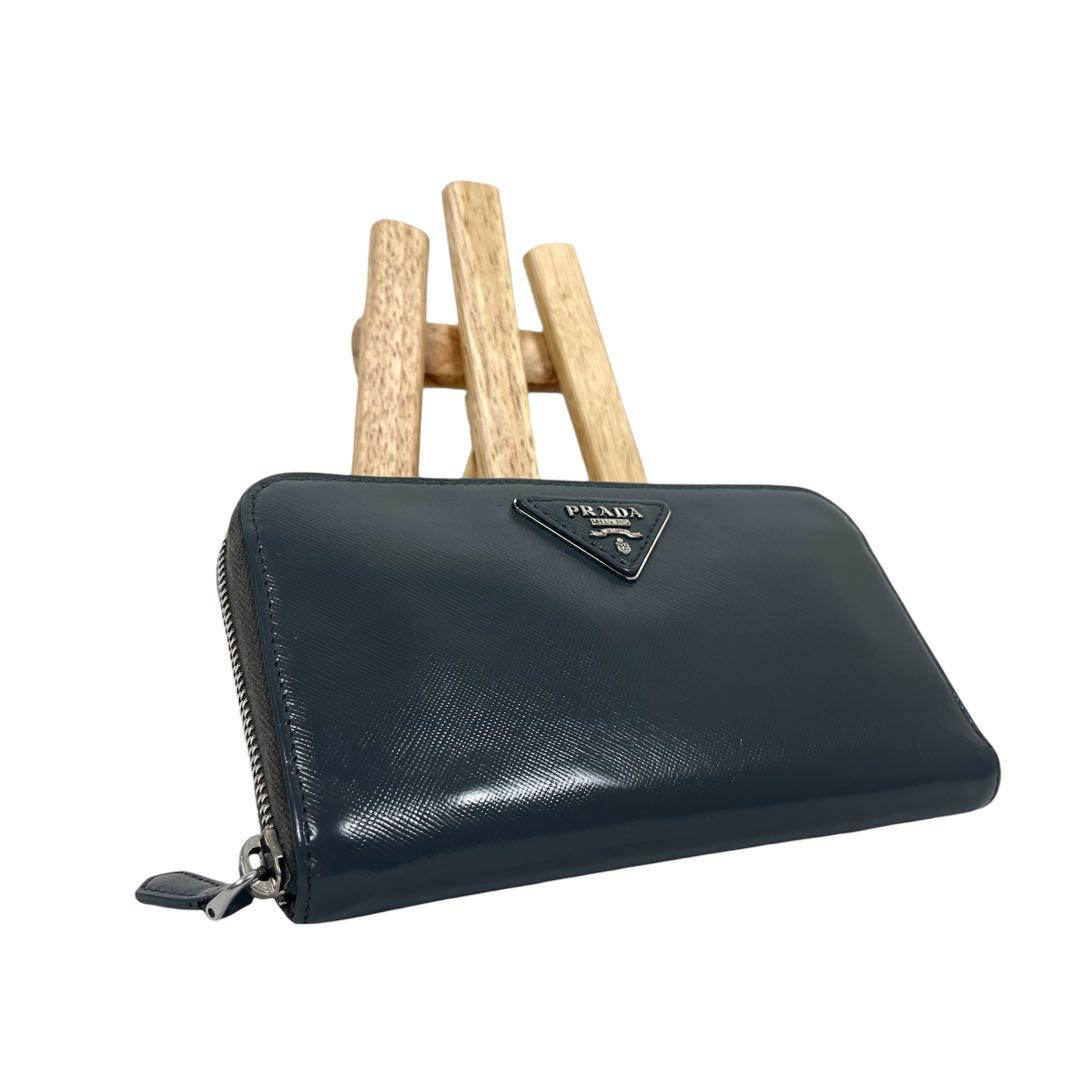 プラダ　長財布　三角ロゴプレート　サフィアーノレザー　ラウンドファスナー　グレー