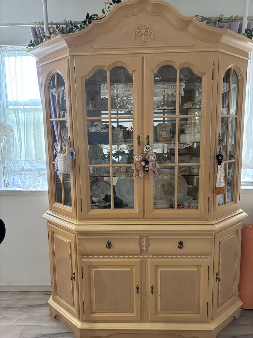 リンホーリン♡リボン♡ガラスカップボード 大塚家具 リビング収納 飾り棚