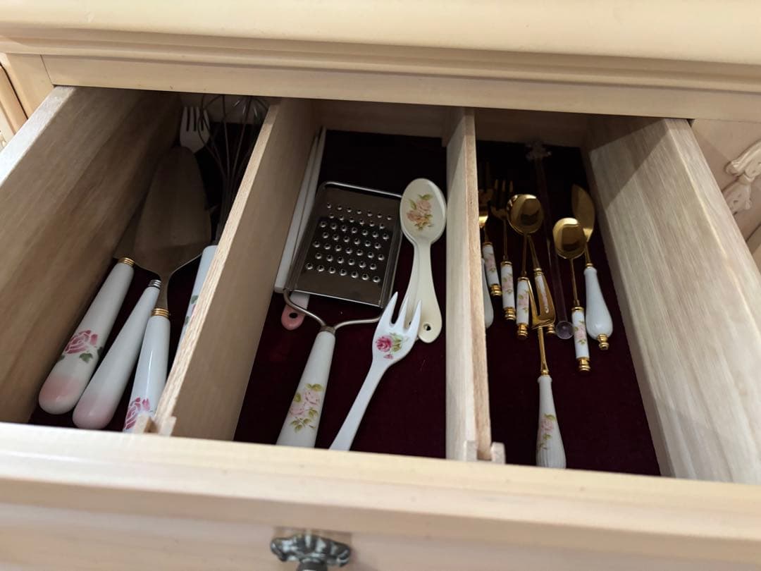 リンホーリン♡リボン♡ガラスカップボード 大塚家具 リビング収納 飾り棚