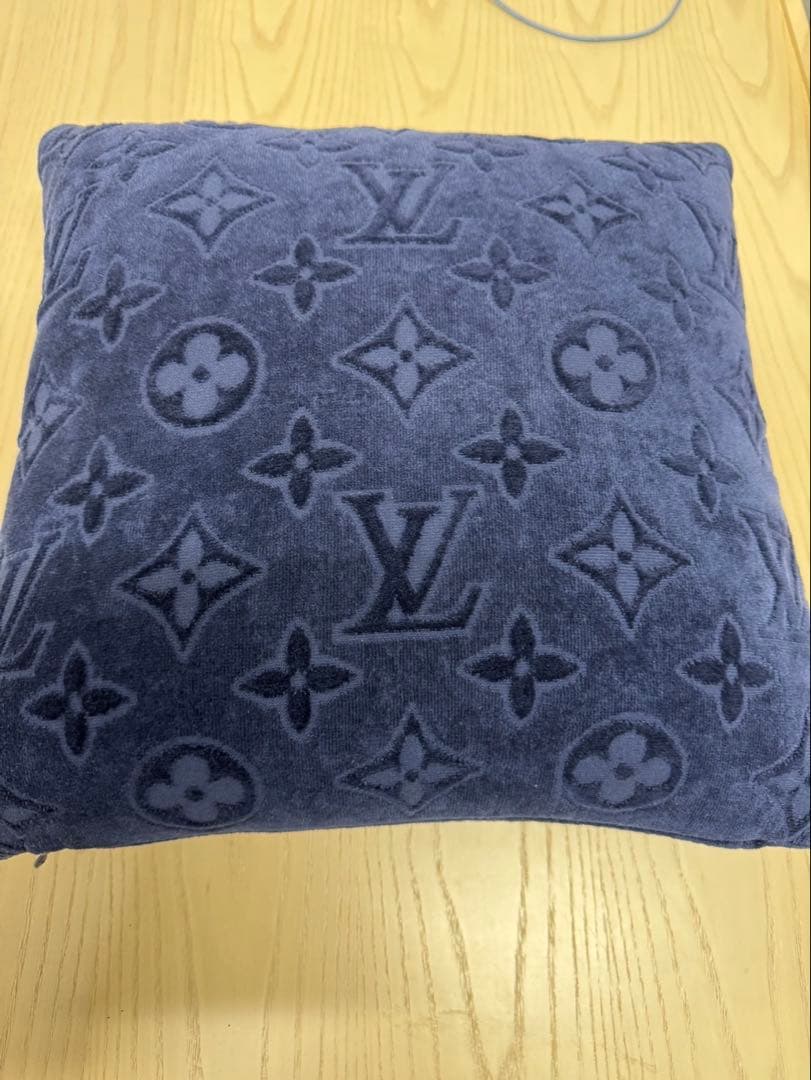 LOUIS VUITTON ネイビー クッション