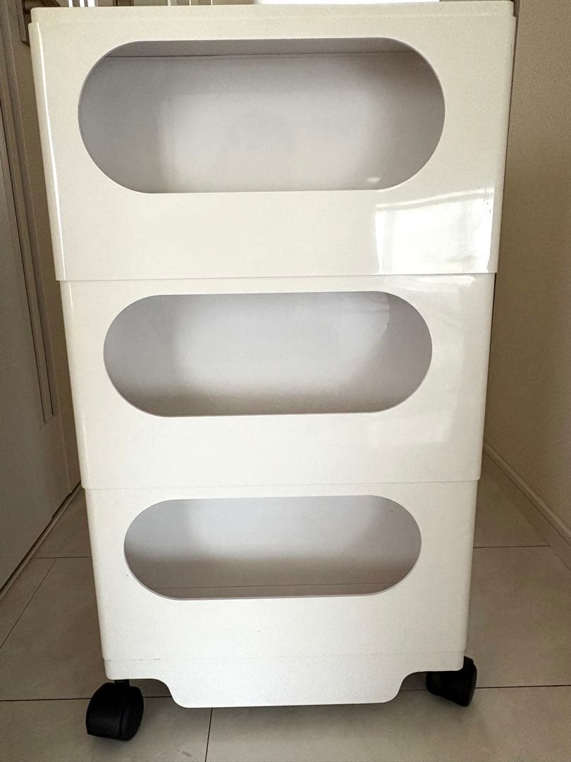 正規品 ジョエ・コロンボ　ボビーワゴン 3段2トレイ　キャスター付き　ホワイト