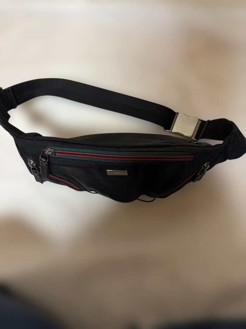 新品未使用　GUCCI ブラック ボディーバック／ウエストポーチ
