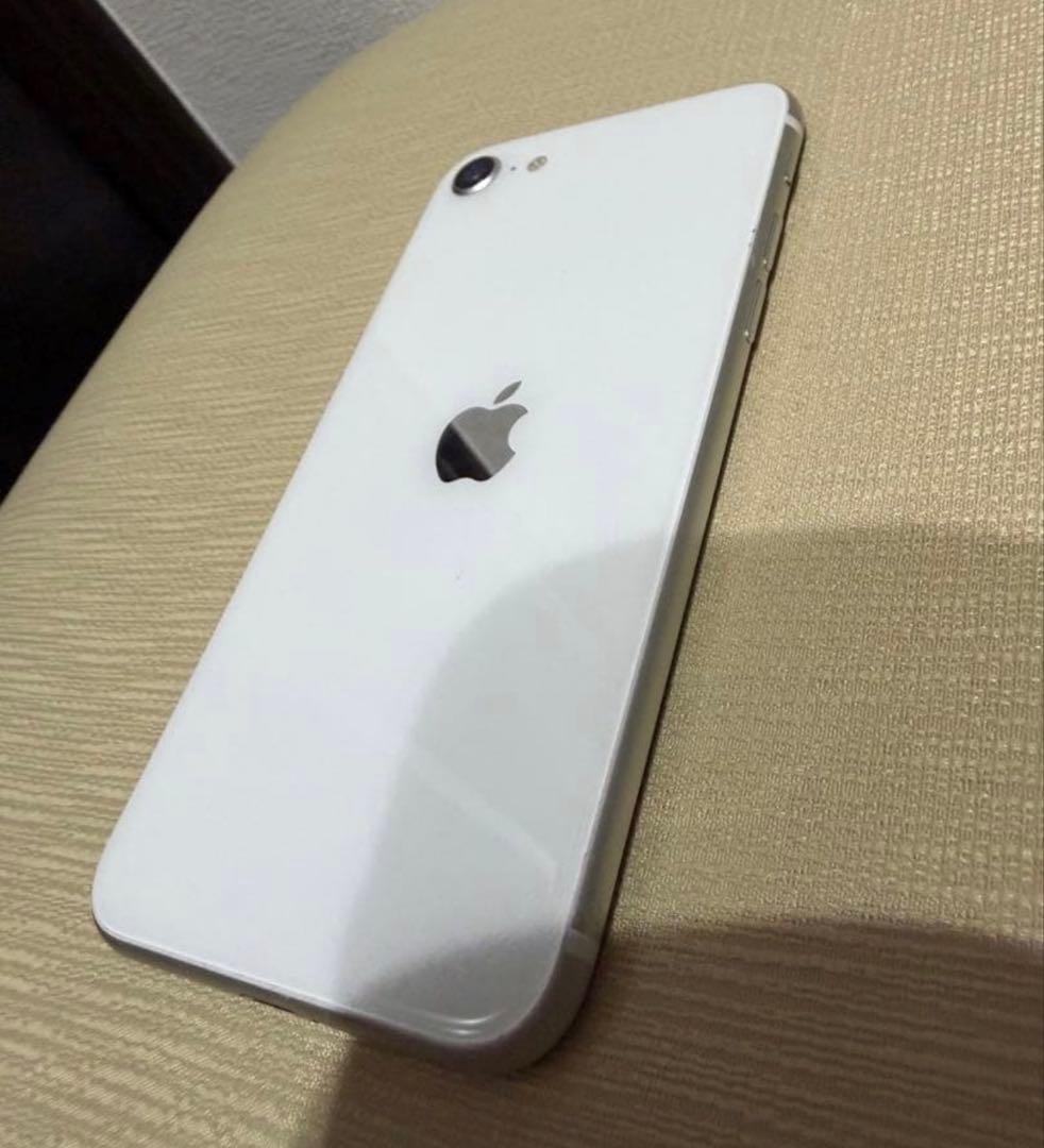 Apple iPhoneSE(第二世代)　ホワイト本体　64GB