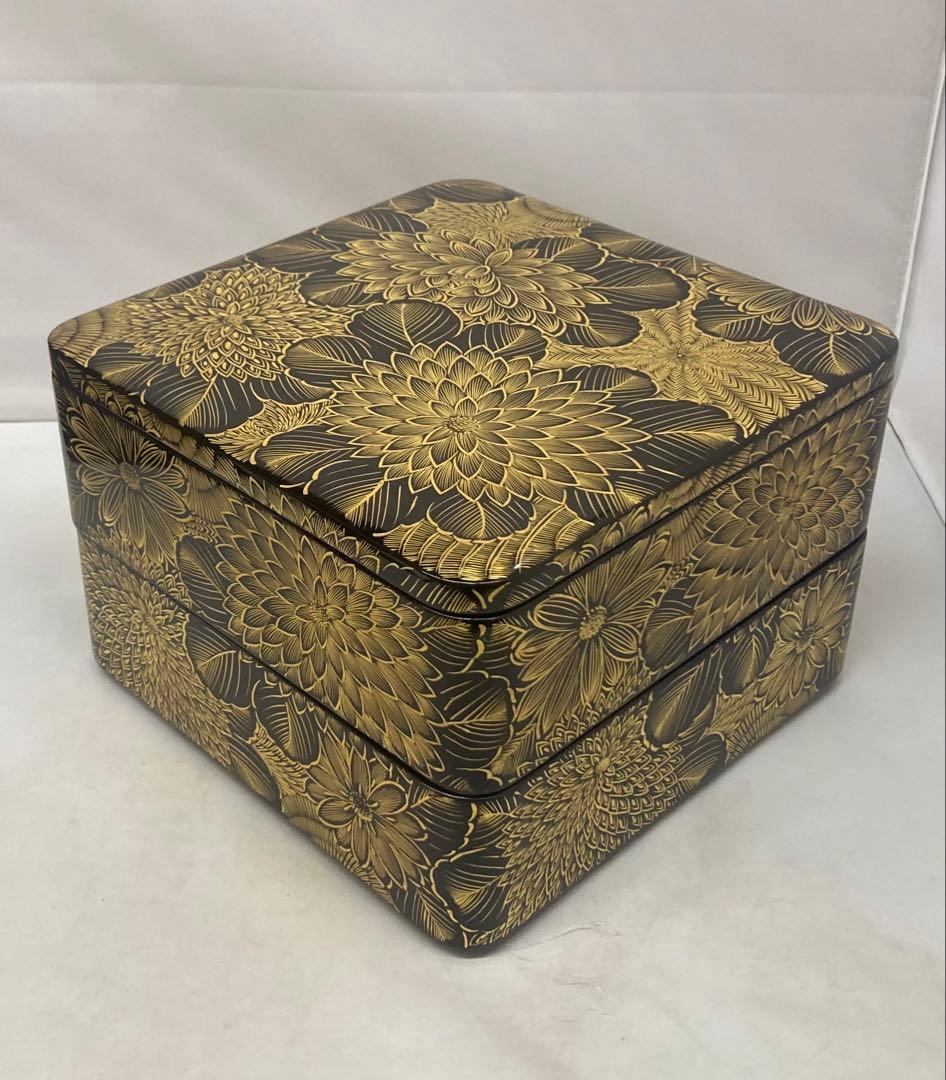 B519b「黒漆塗沈金菊尽 二段重箱」木製　輪島塗　紙箱　お節料理