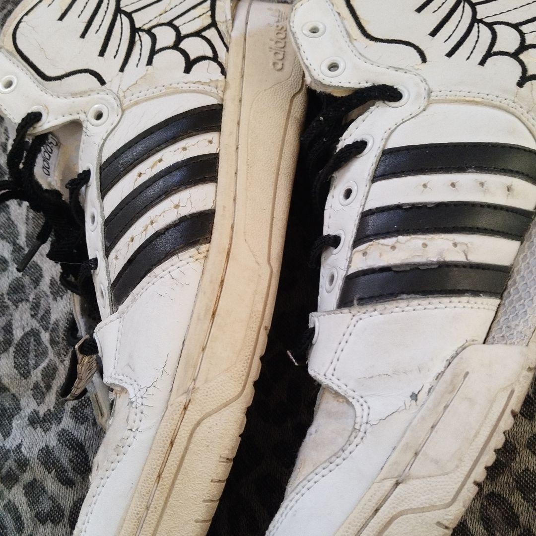 adidas ジェレミースコットホワイト 翼スニーカー