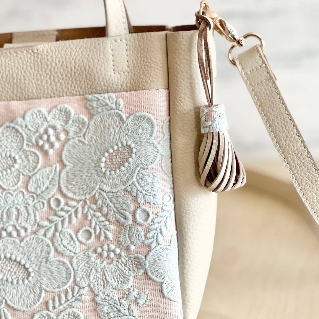 トート型本革ショルダーバッグ　smile flower RB602-051