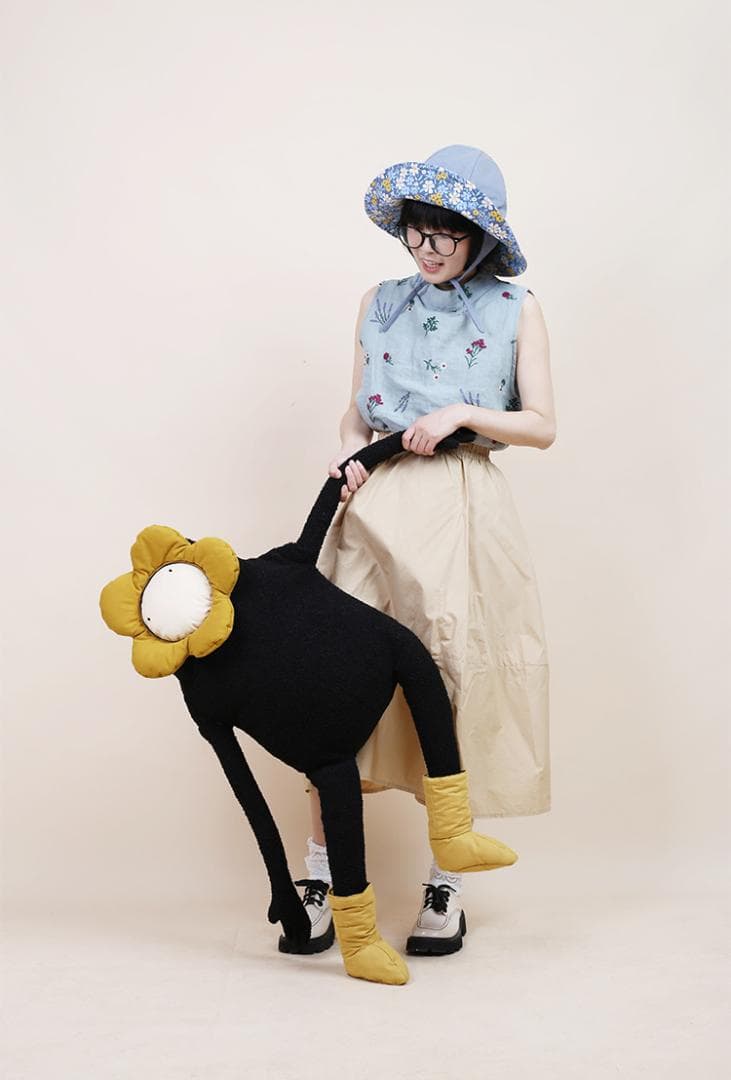 オリジナルデザイン 人形枕 素敵なクッション 黒