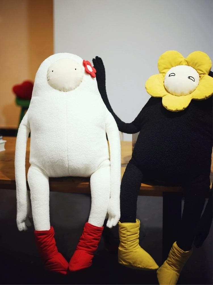 オリジナルデザイン 人形枕 素敵なクッション 黒