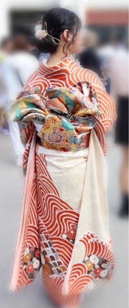 成人式振袖　古典柄　赤白振袖　レトロ振袖