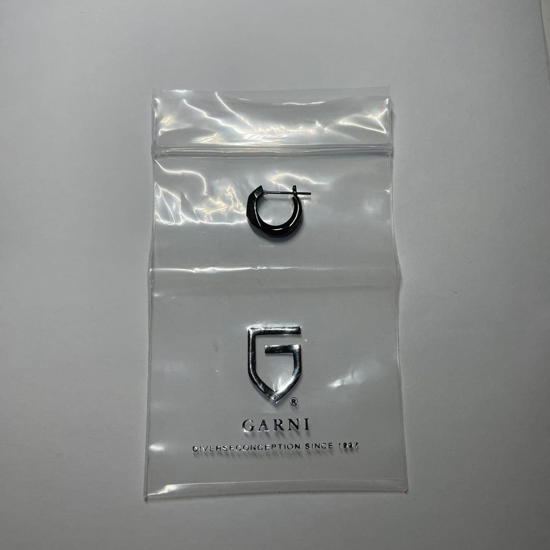【美品】GARNI ブラック フープピアス “左”耳用 （ショッパー付）
