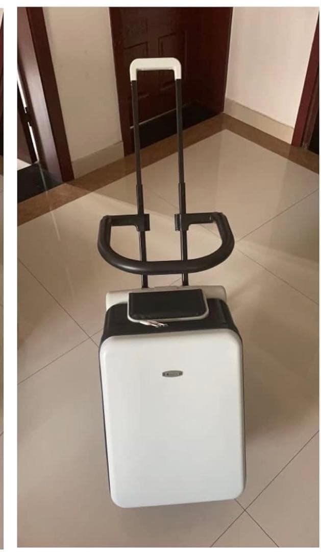 スーツケース　子供が乗れるキャリーケース クッション付 ホワイト