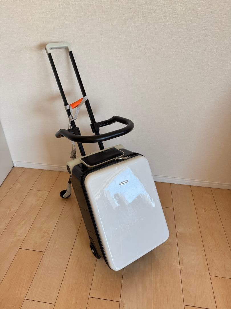スーツケース　子供が乗れるキャリーケース クッション付 ホワイト