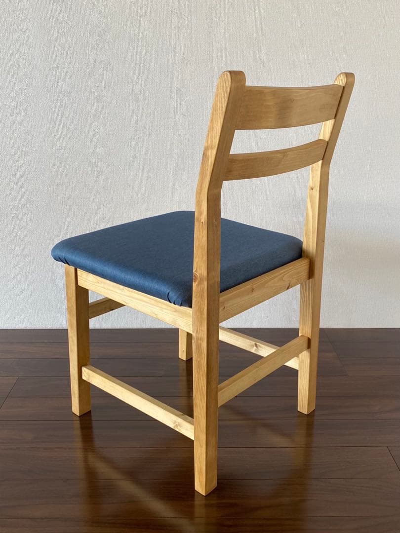 北欧スタイルの椅子(ブルー)